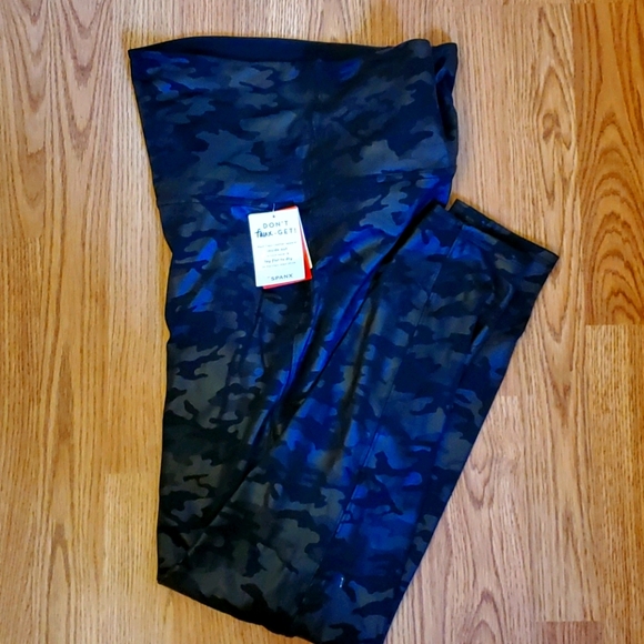 Womens Spanx Size 3X Camo Shapewear Leggings - Picture 1 of 1